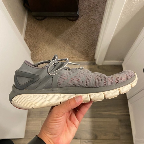 Ladies Under Armor shoes- Size 9 - Picture 4 of 5
